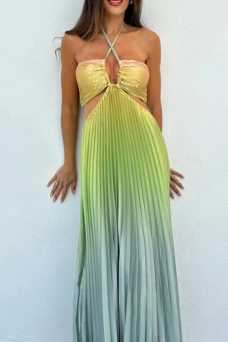 Sexy Vacation Gradient Color Strap Design Pleated Contrast Halter Pleated Dresses(4 Colors)